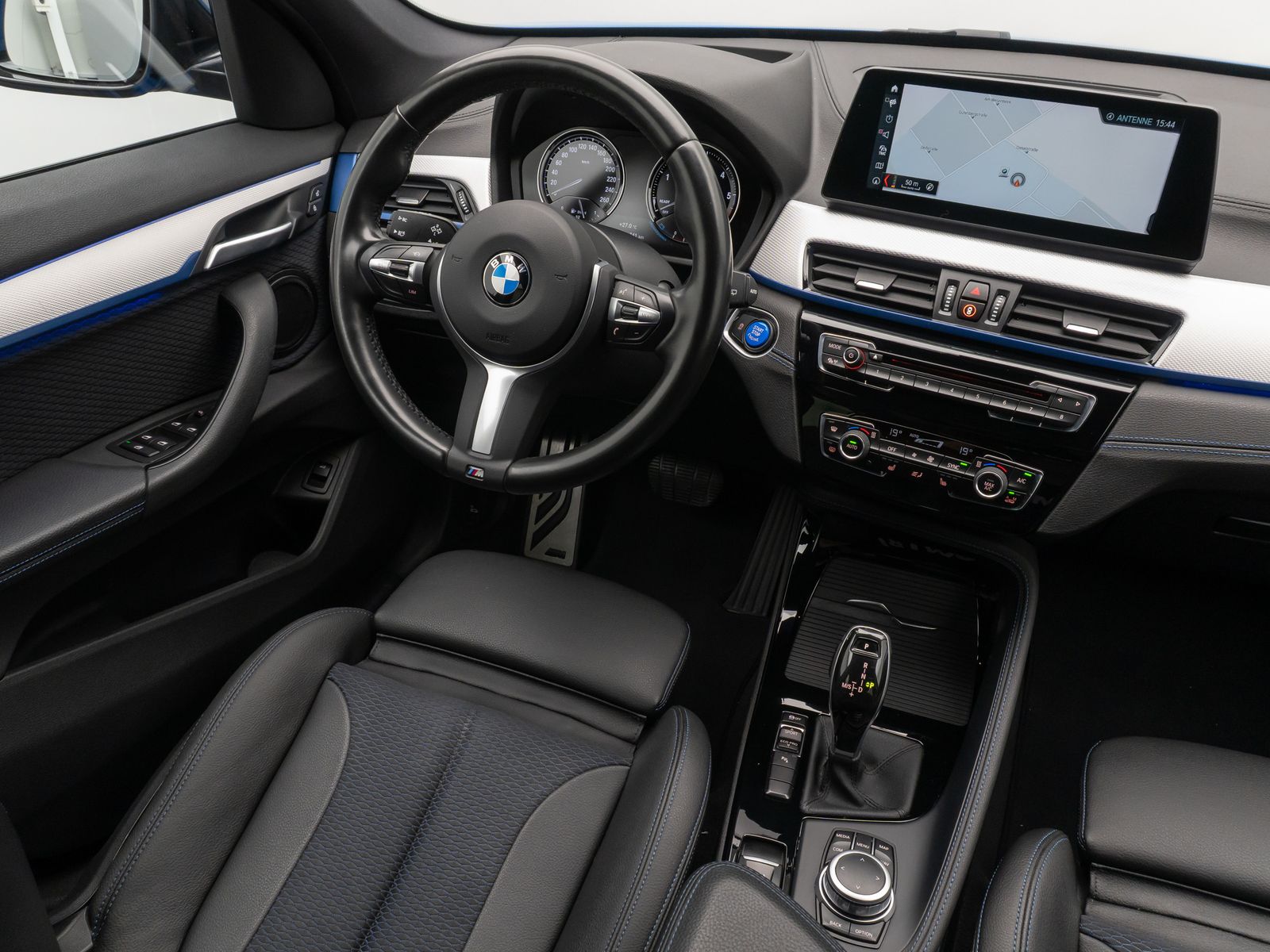 Fahrzeugabbildung BMW X1 sD18d M Sport HUD Memory LED ParkAss Komfort