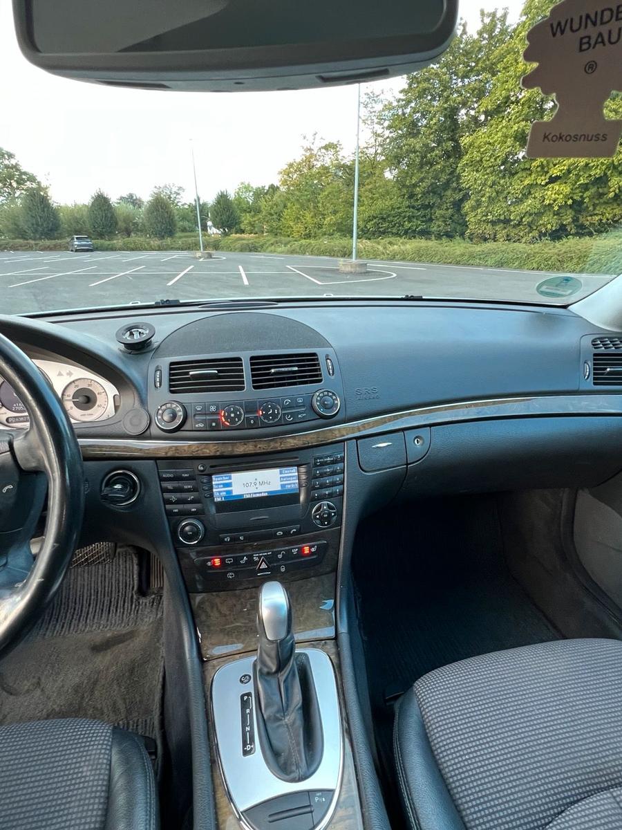 Mercedes-Benz E280 2004 — photo 13