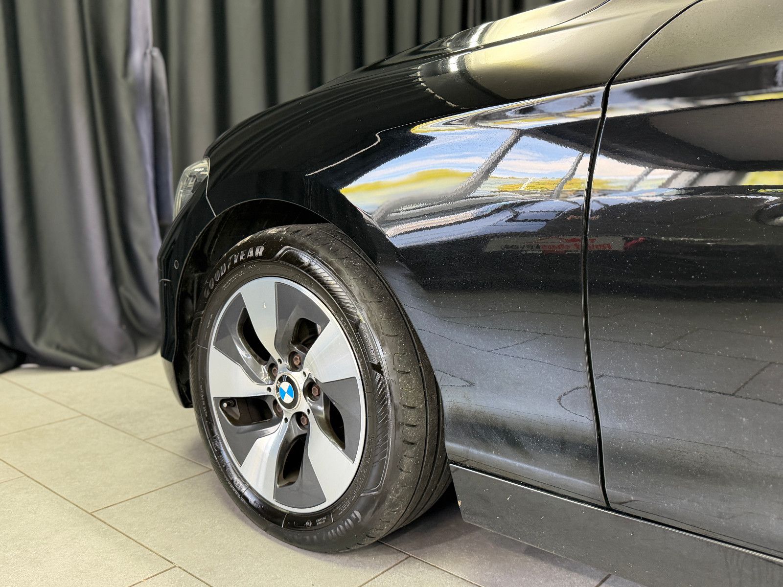 Fahrzeugabbildung BMW 120d xDrive Advantage|AUTOMATIK|HIFI|PDC|PANO|NA