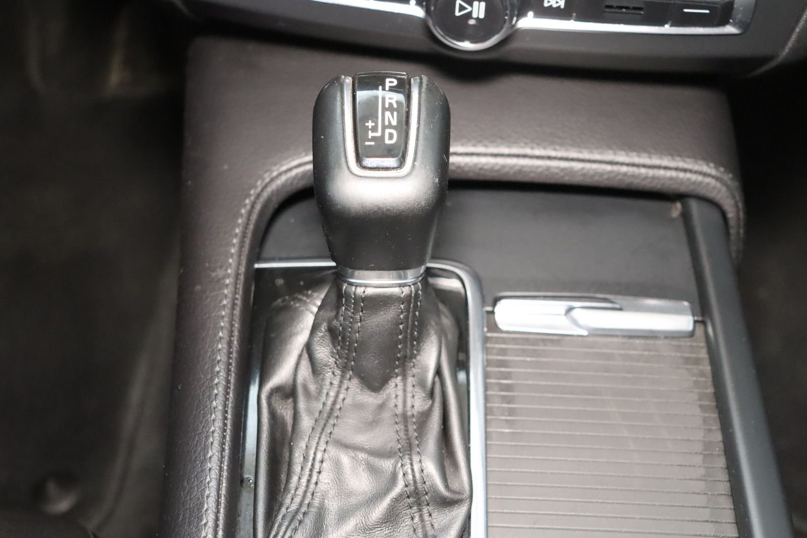 Fahrzeugabbildung Volvo V90 Kombi * HUD * Keyless * Limited Edition Mome