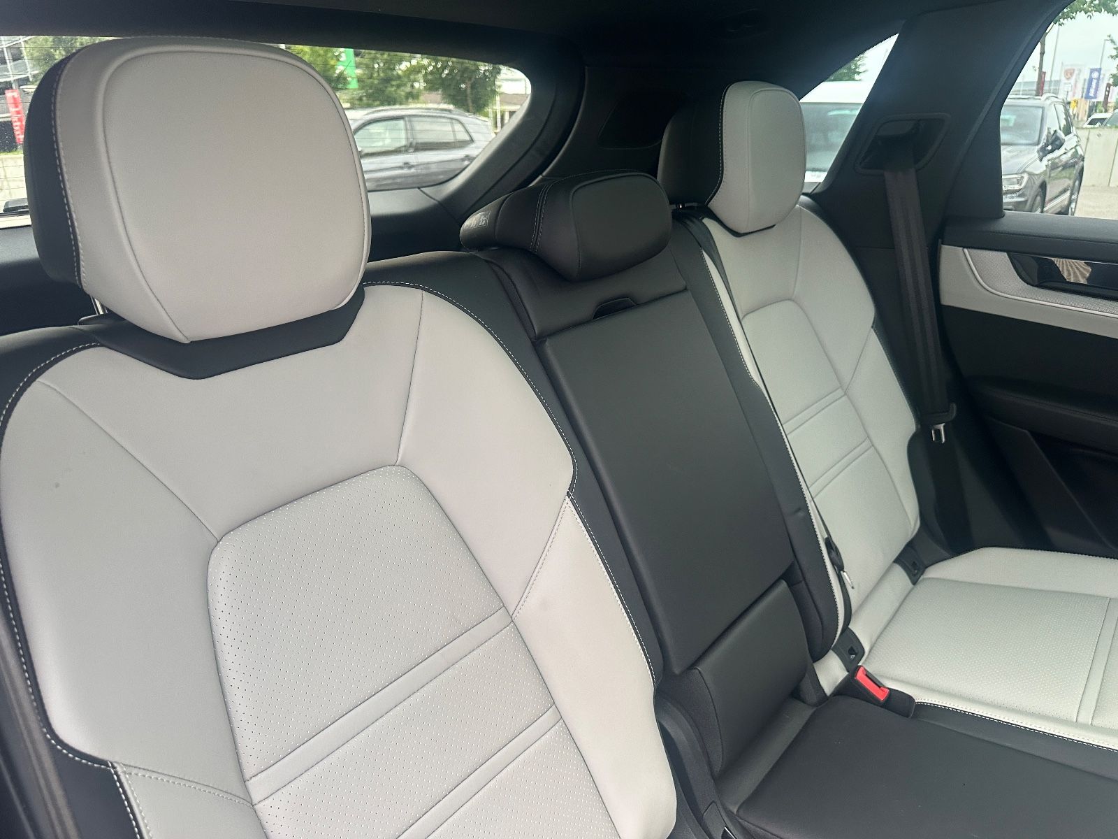 Fahrzeugabbildung Porsche Cayenne*Sport Design*Pano*360° Kam*Bose*Head-Up