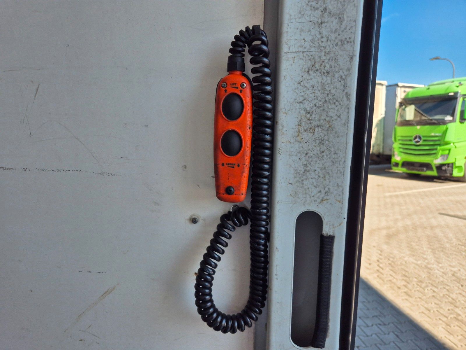 Fahrzeugabbildung Iveco Eurocargo 75-210/P LBW 1.000kg 3 Sitze Klima