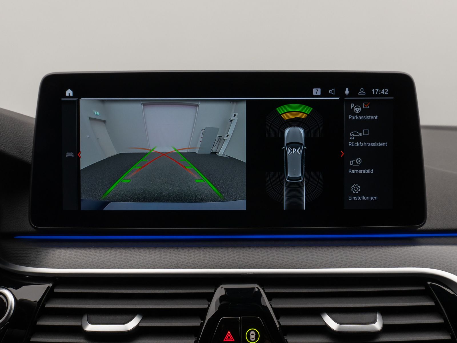 Fahrzeugabbildung BMW 530d xD M Sport Laser HUD DAB H/K ACC AHK Komfor