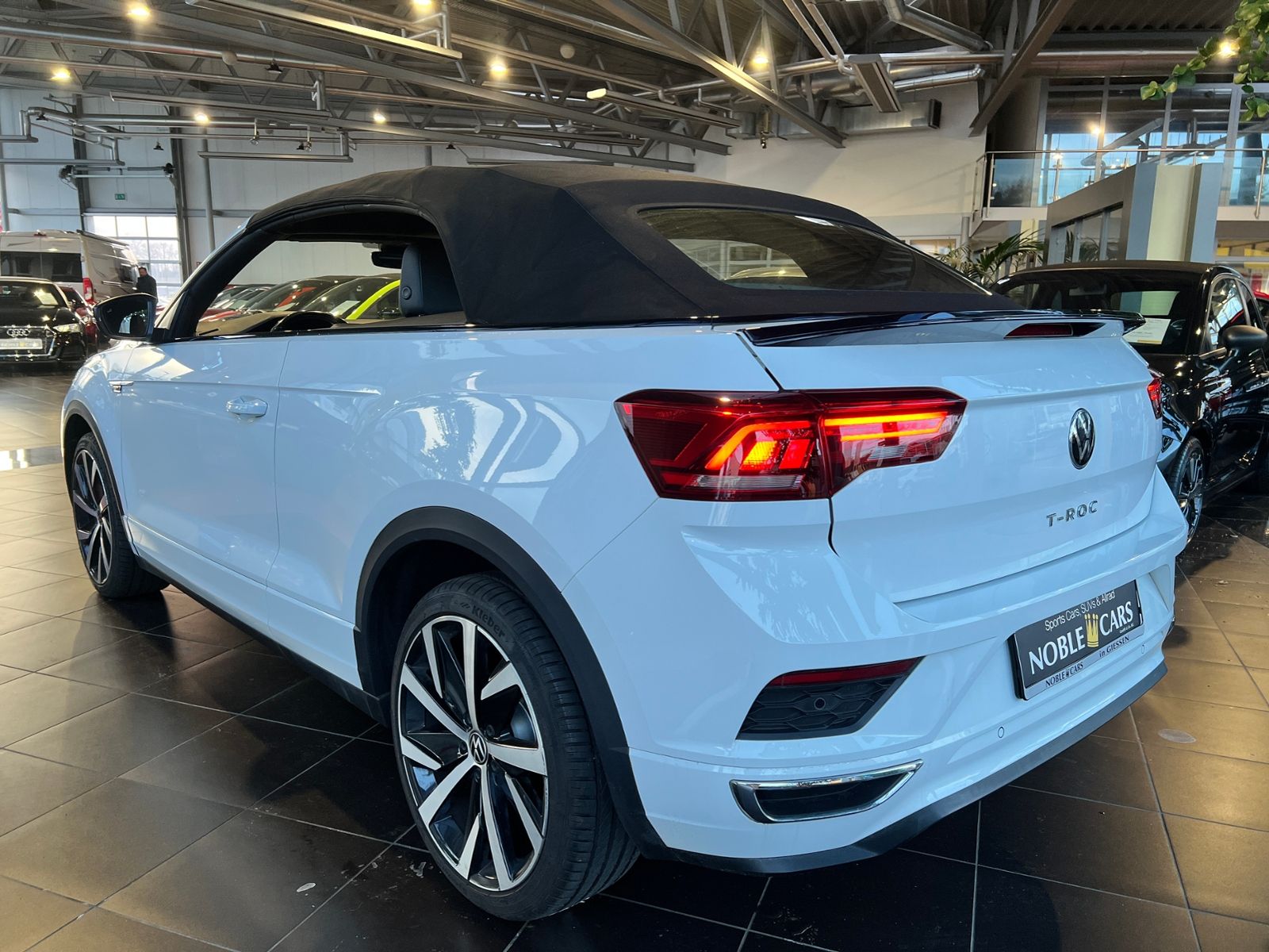 Fahrzeugabbildung Volkswagen T-Roc Cabrio R-Line Black AHK BEATS NAVI SHZ