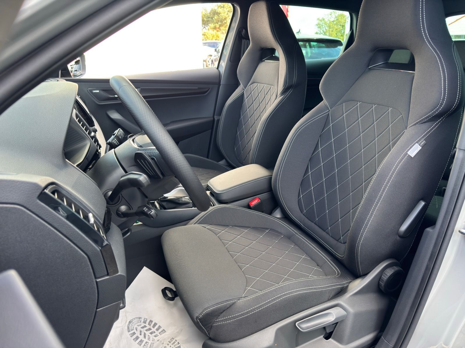 Fahrzeugabbildung SKODA Karoq Sportline 1.5TSI DSG*360°Cam*AHK*eHeck*19Z