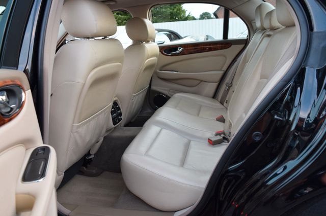 Fahrzeugabbildung Jaguar XJR X350/Schwarz mit beige/Bestzustand