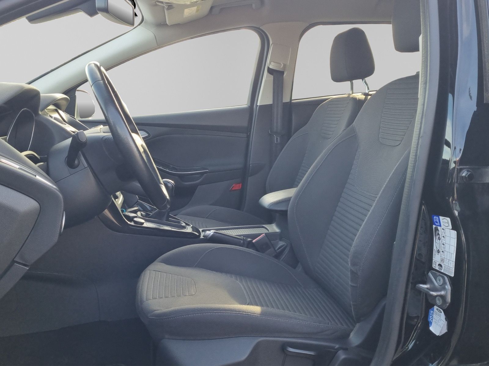 Fahrzeugabbildung Ford Focus Turnier Titanium 1,0 Navi GRA PDC
