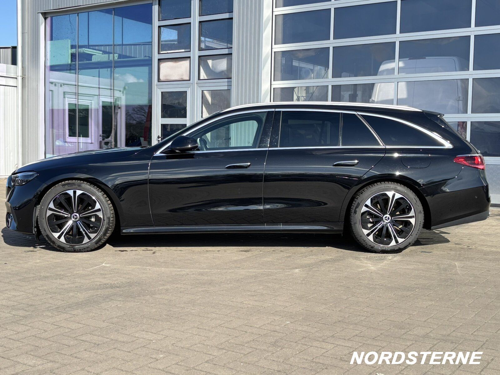 Mercedes-Benz E 300 de 4M T AVANTGARDE+DISTRONIC+AHK+KEYLESS imagem 3