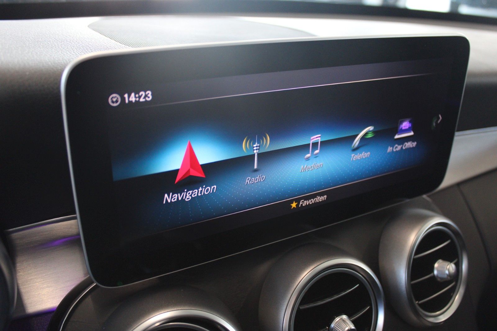 Fahrzeugabbildung Mercedes-Benz C 200 T 9-G Tronic Avantgarde MHEV LED AHK CAM