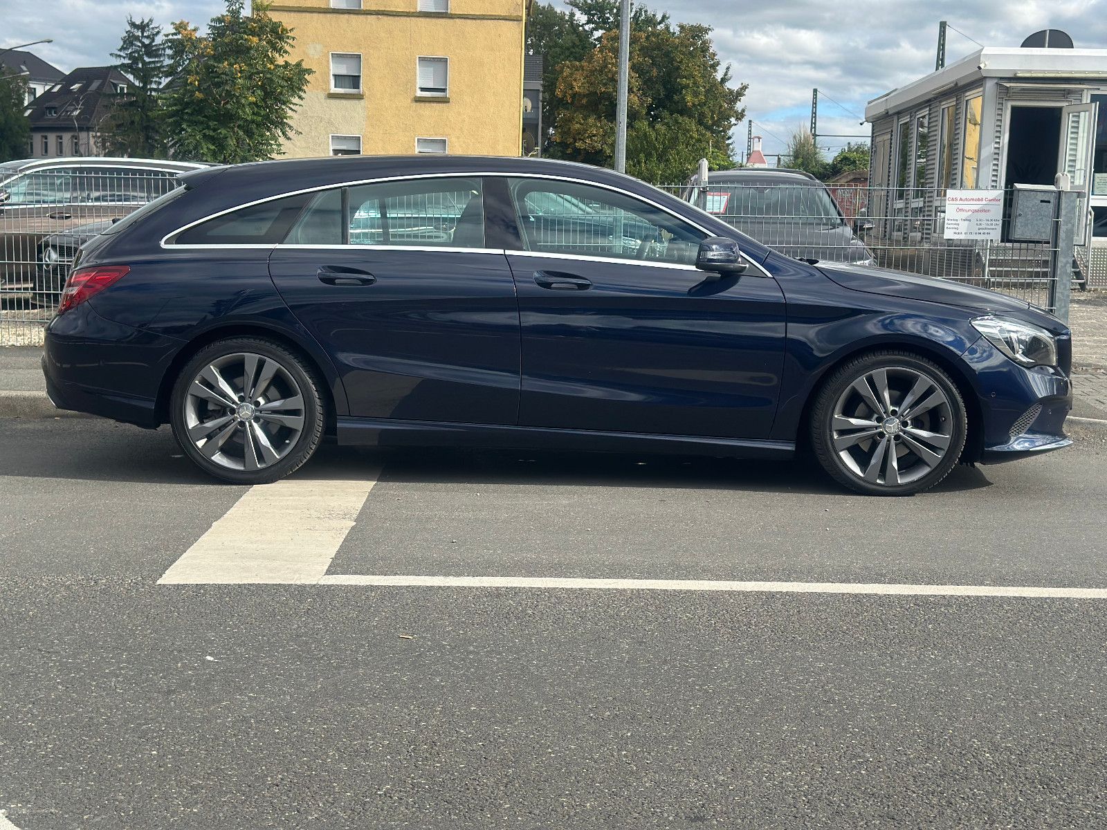 Fahrzeugabbildung Mercedes-Benz CLA 200 d SHOOTING BRAKE*18`LM+SPORT+LED*