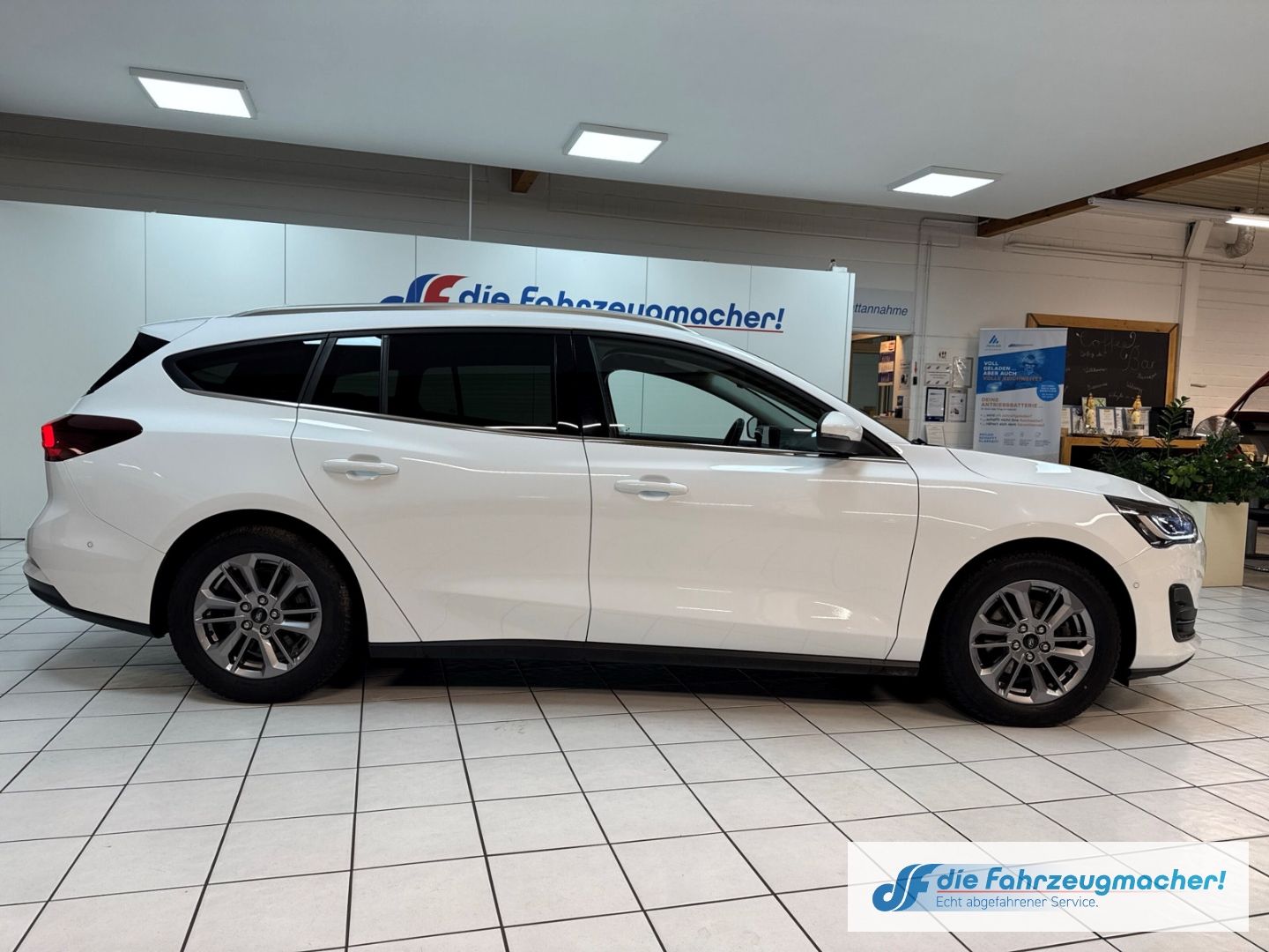 Fahrzeugabbildung Ford Focus Turnier Titanium X Navi Digitales Cockpit