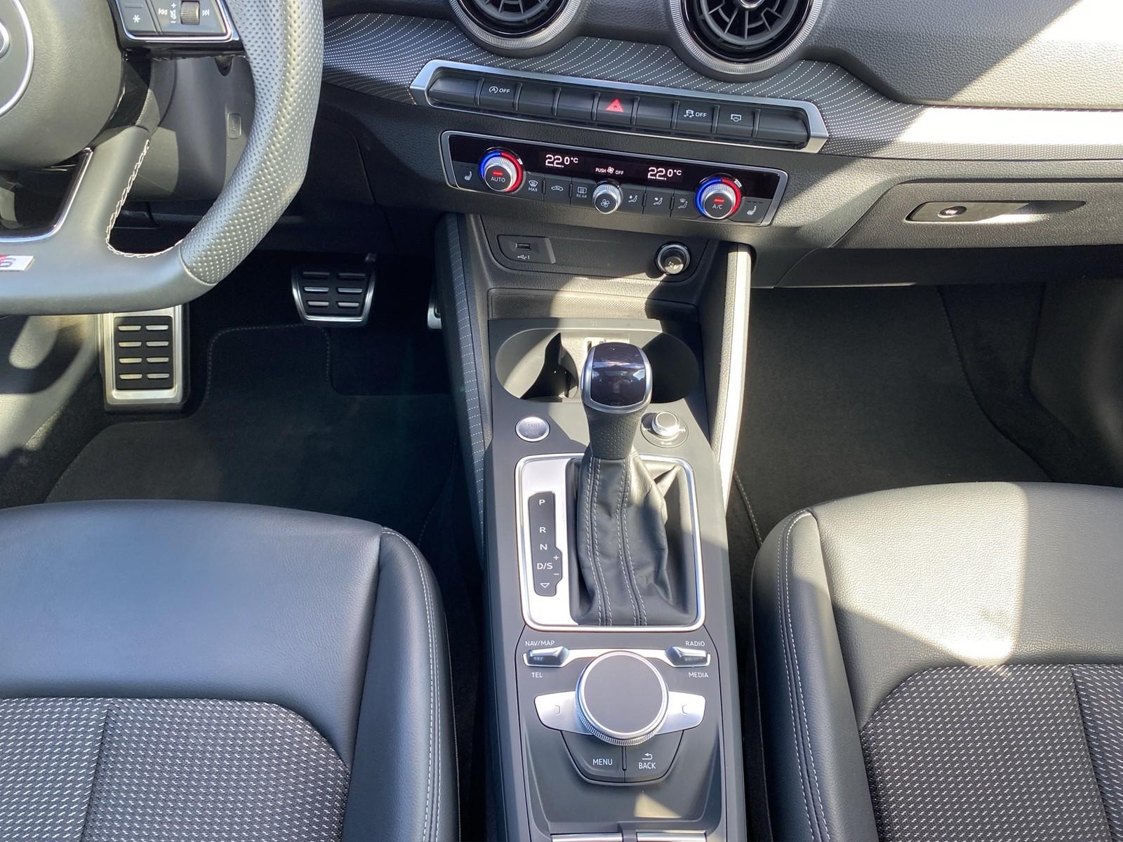 Audi Q2 35 TFSI S-LINE +PANO+GRA+AHK