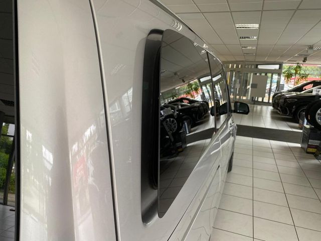 V 300 d AVA ED PANO AHK STHZG ABSTAND LED+
