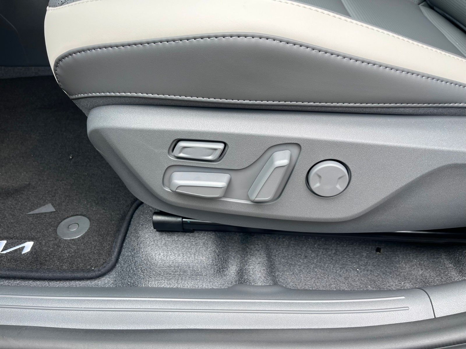 Fahrzeugabbildung Kia EV3 81 kWh 150 kW GT-line Frontantrieb