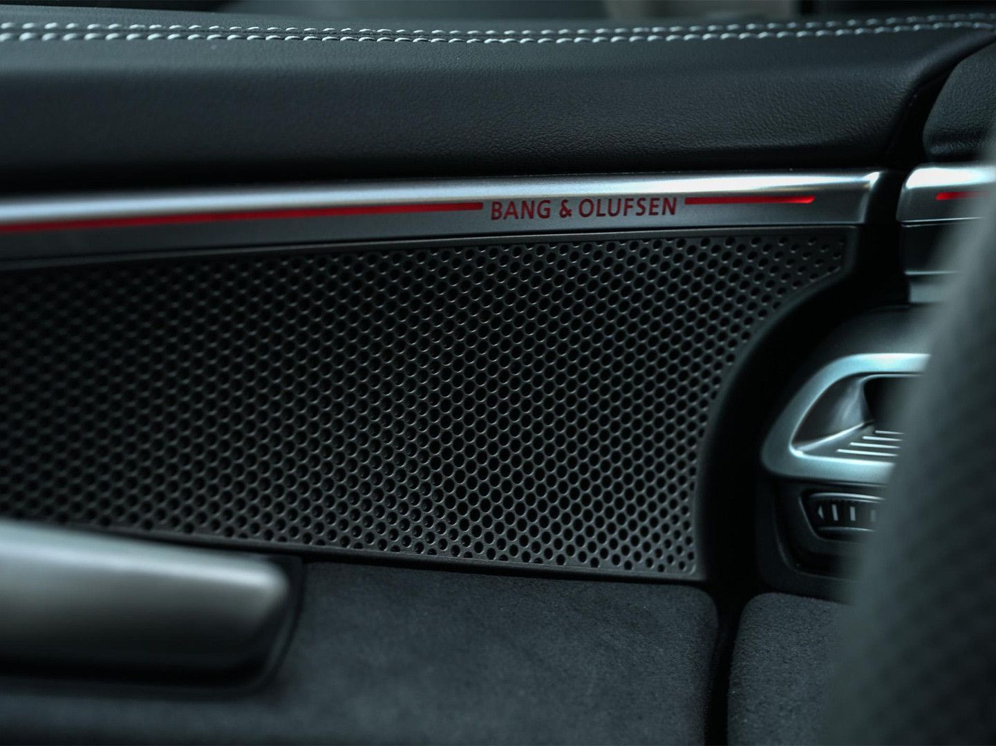 Audi A6 Avant 2.0 e-hybrid quattro S Competition | Pa imagem 3