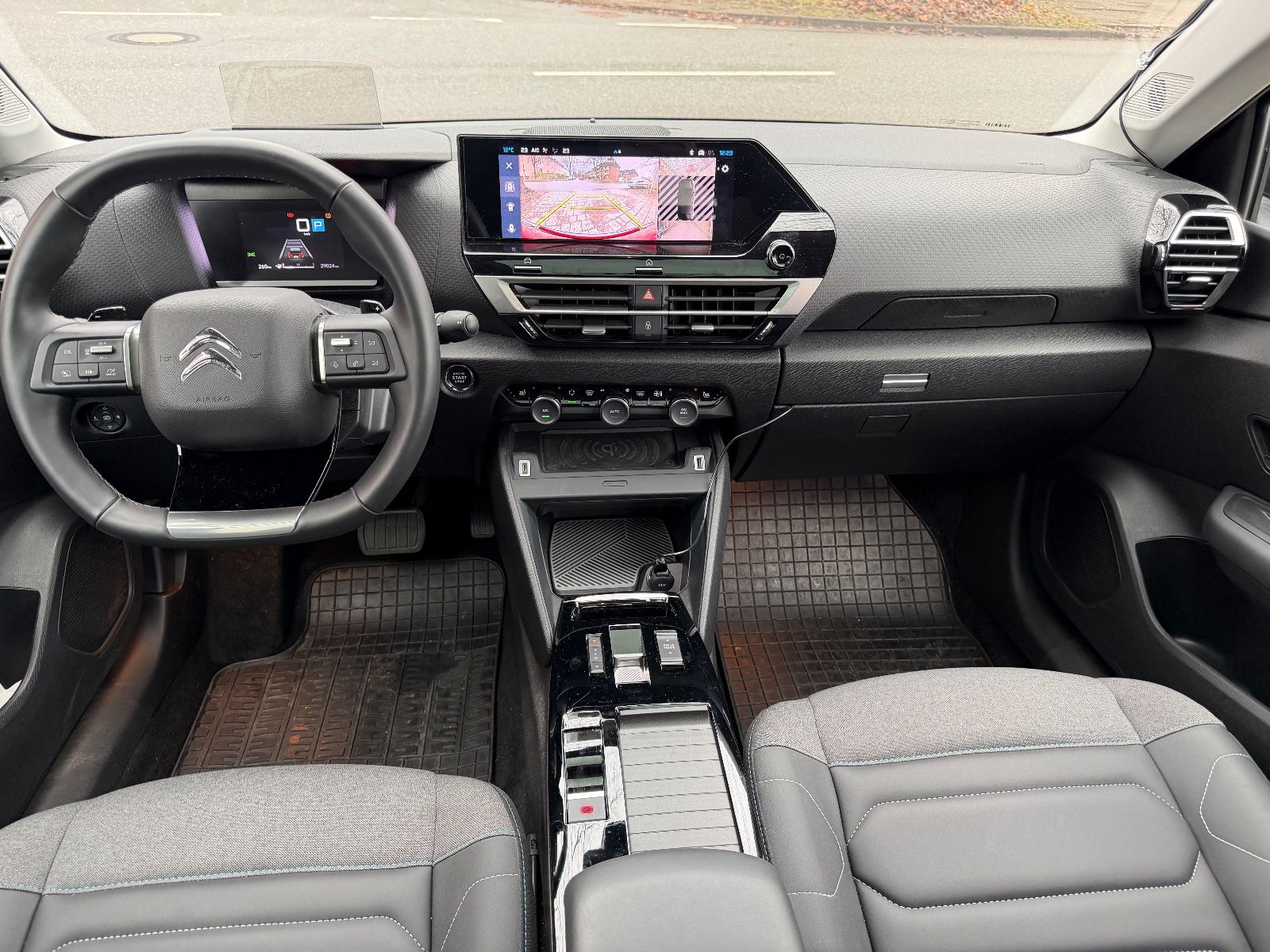 Fahrzeugabbildung Citroën C4 Lim. Max*PANO*HEADUP*KAMERA*TEILLEDER*PDC*ALU