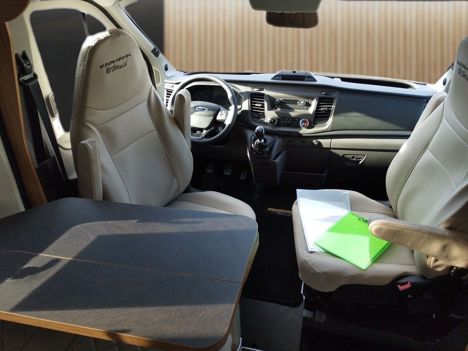 Fahrzeugabbildung Karmann Dexter 4x4 DE 560 AW Markise, Rückfahrkamera