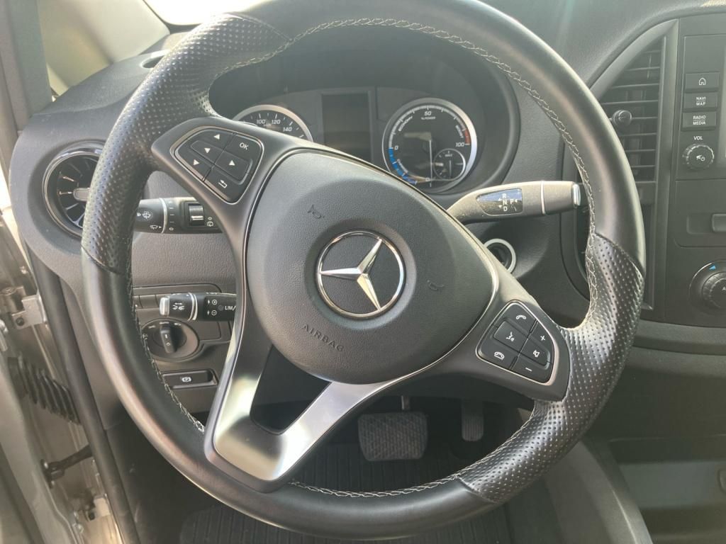 Fahrzeugabbildung Mercedes-Benz eVito 126 Tourer Pro Extralang 9 Sitze Airmatic