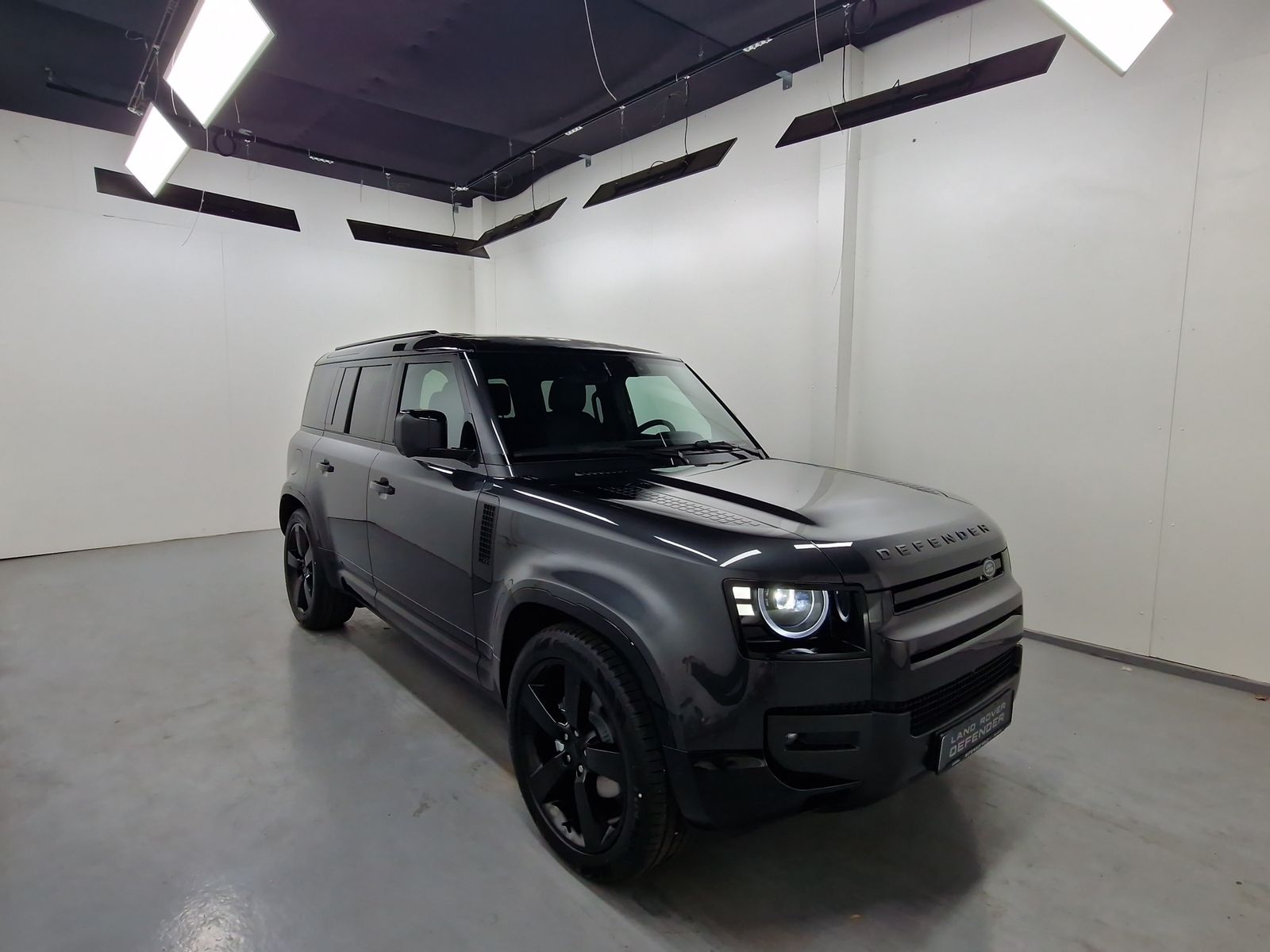 LAND ROVER Defender D250 X-Dynamic SE AHK Pano – Bild 5