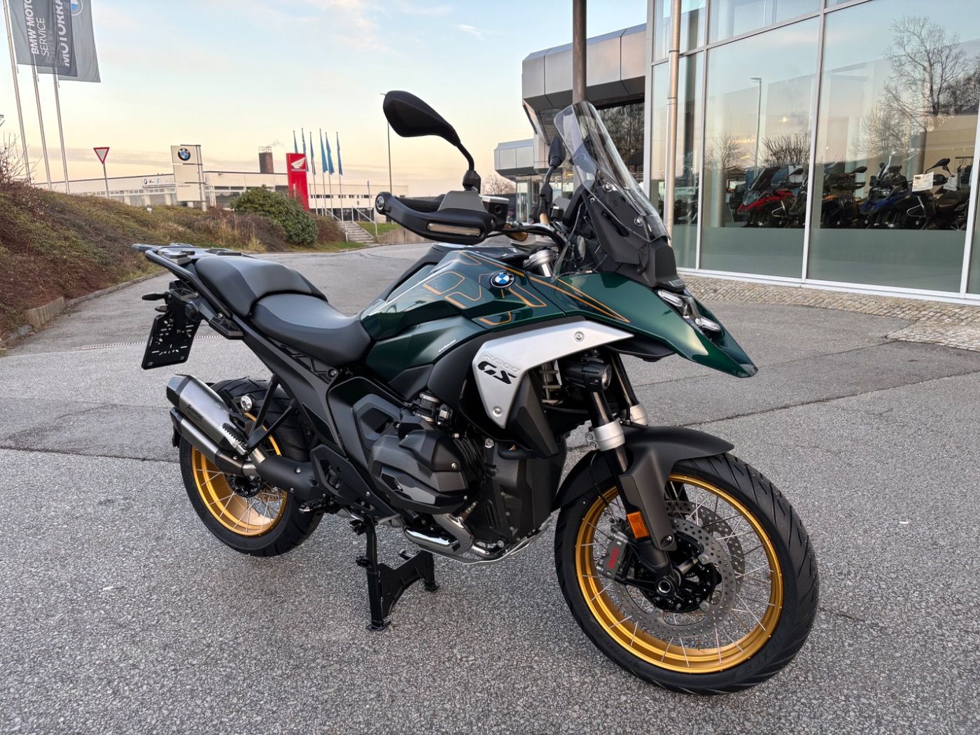 Fahrzeugabbildung BMW R 1300 GS Option 719 Doppelschalldämpfer Adaptiv