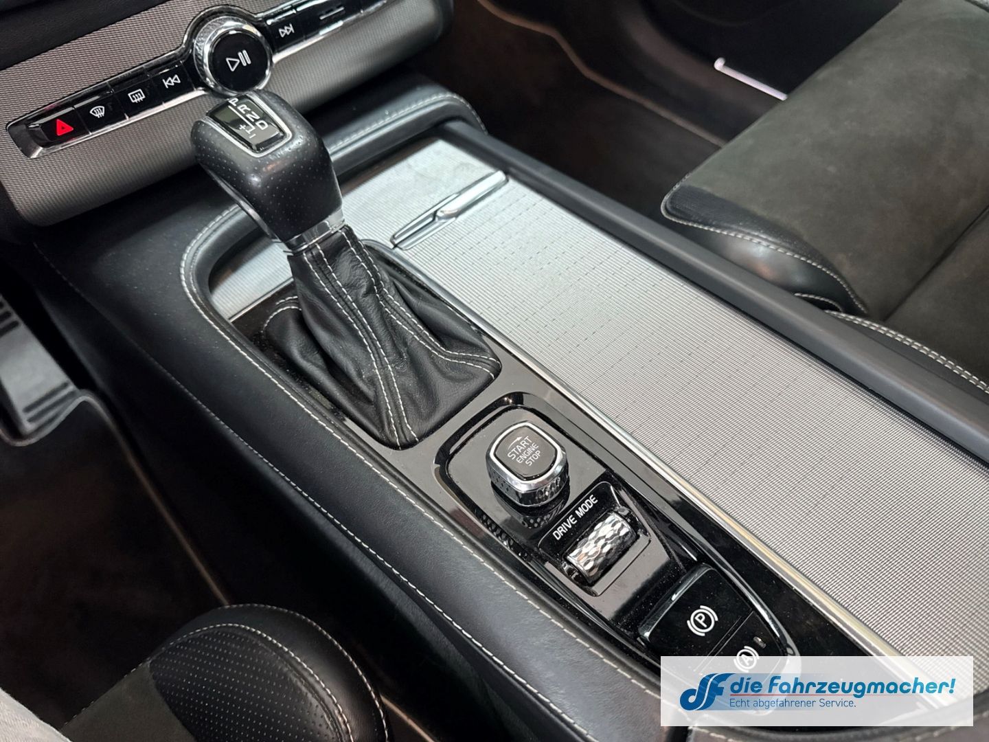 Fahrzeugabbildung Volvo XC90 R Design AWD T6 E6 HUD StandHZG Navi Leder