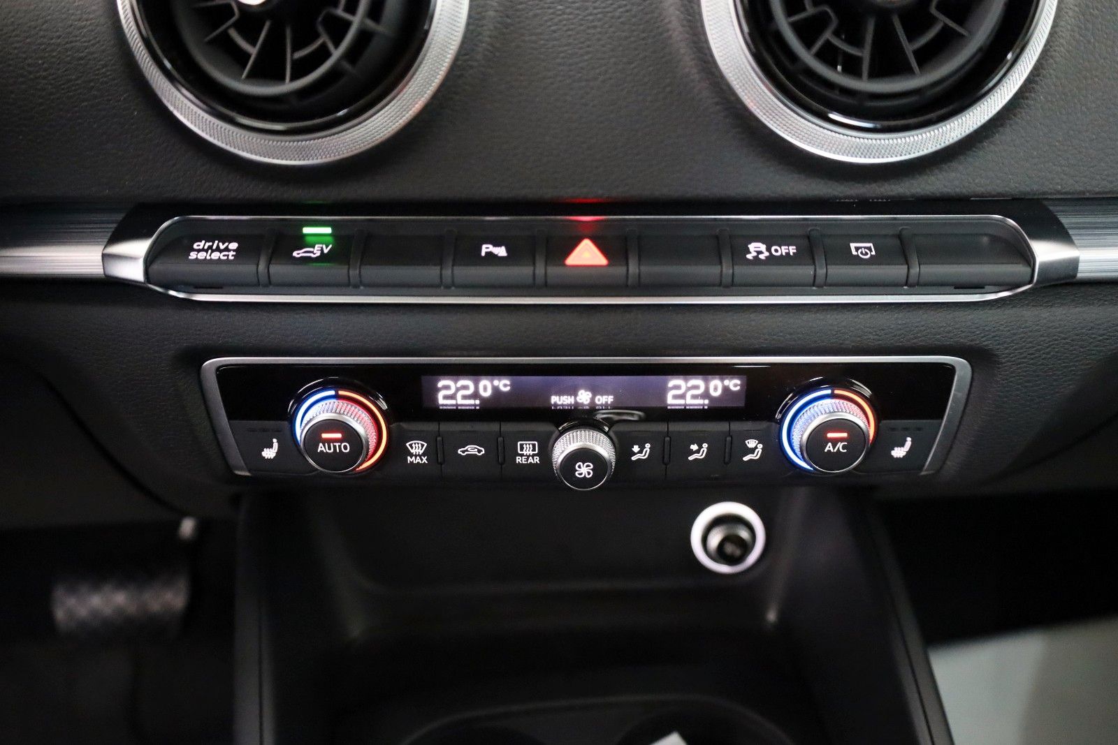 Fahrzeugabbildung Audi A3 Sportback e-tron sport,SH,Kamera,Sportsitze