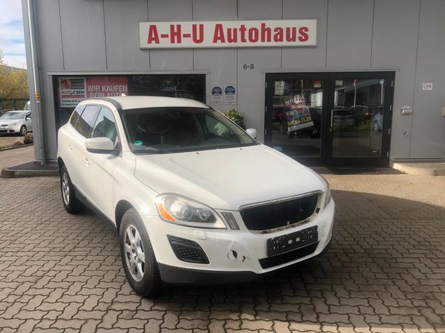 Volvo XC60 Momentum AWD Frontschaden