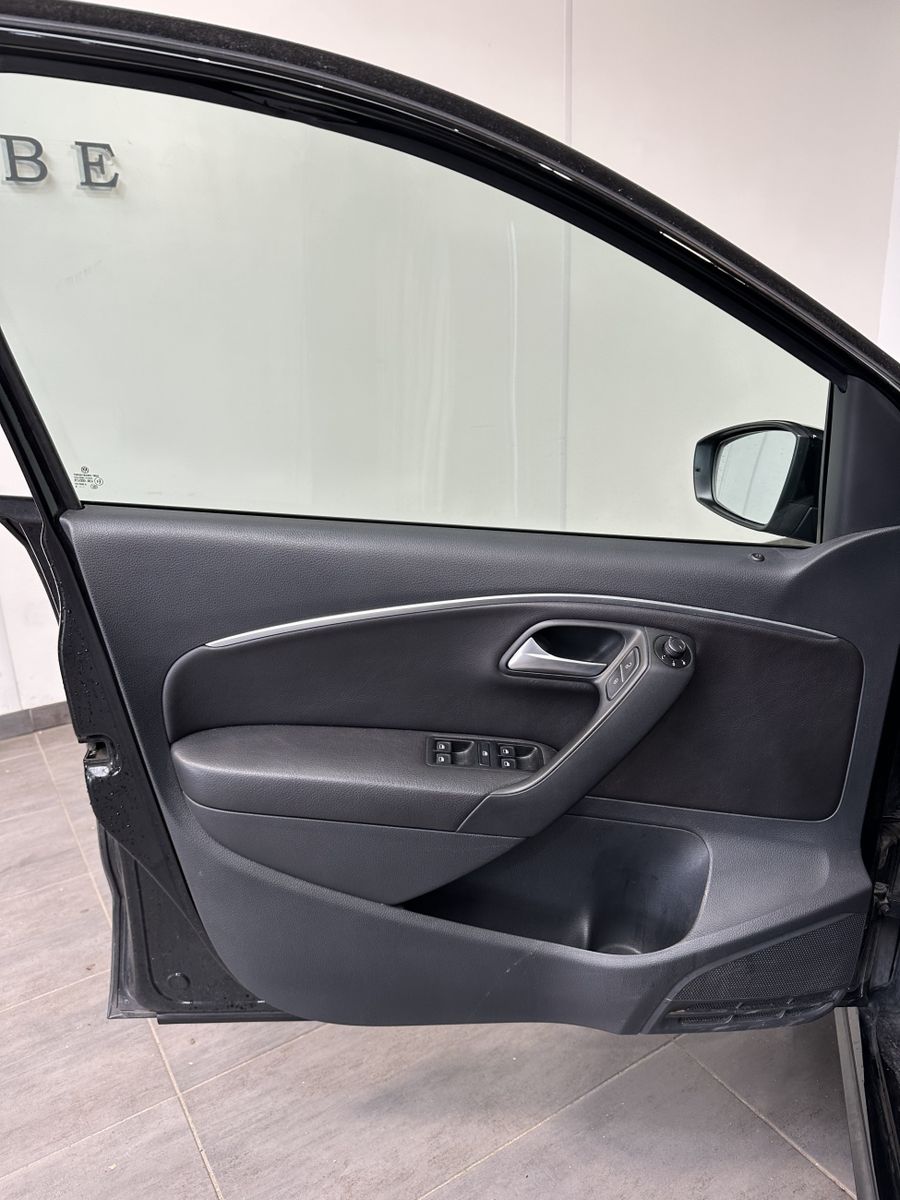 Fahrzeugabbildung Volkswagen Polo 1.8 TSI GTI NAV+LED+SHZ+APS+BLUETOOTH+EU6+2