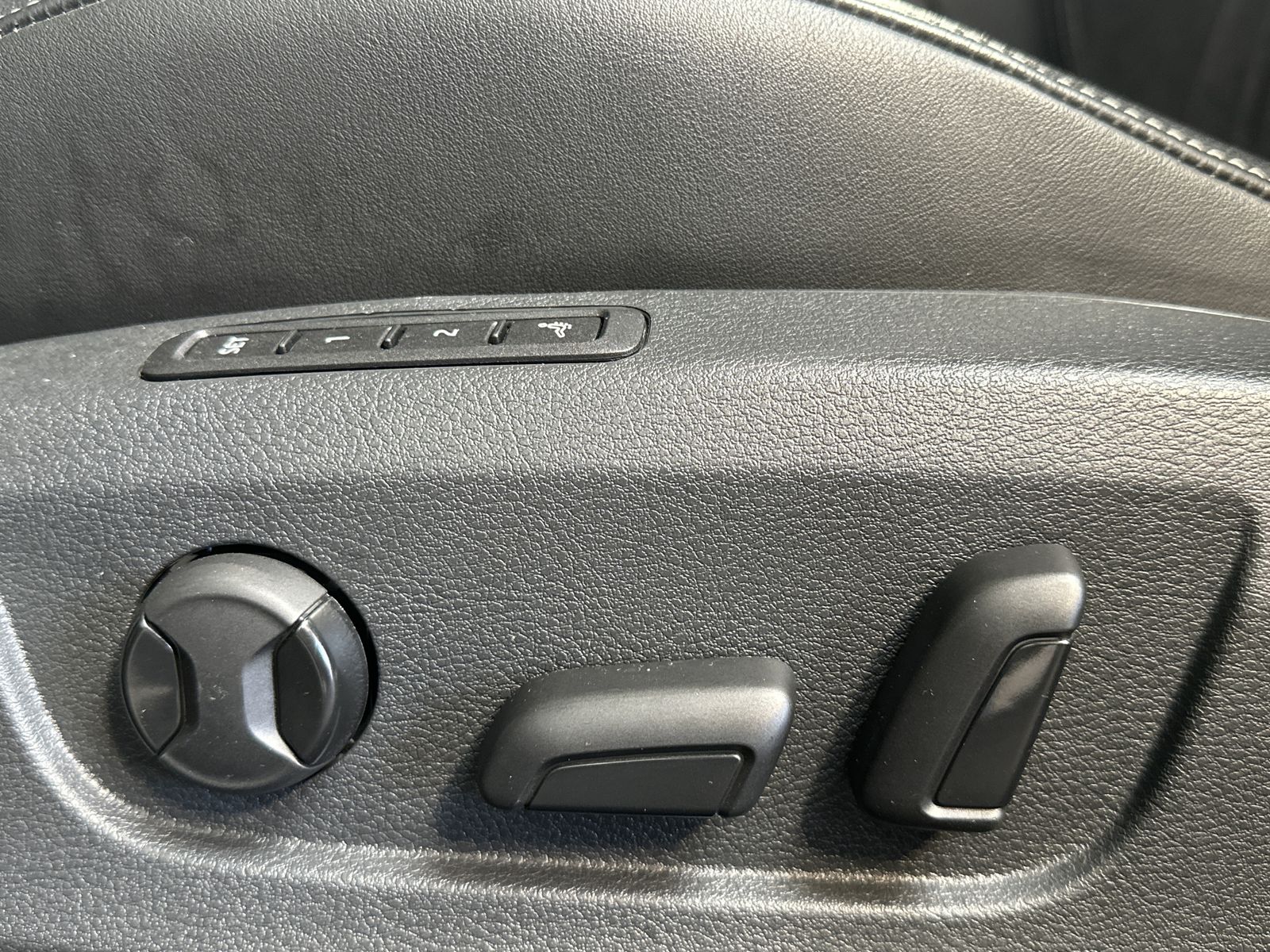Fahrzeugabbildung SKODA Superb Combi 2.0 TDI DSG Style NAV+LED+360°+ACC