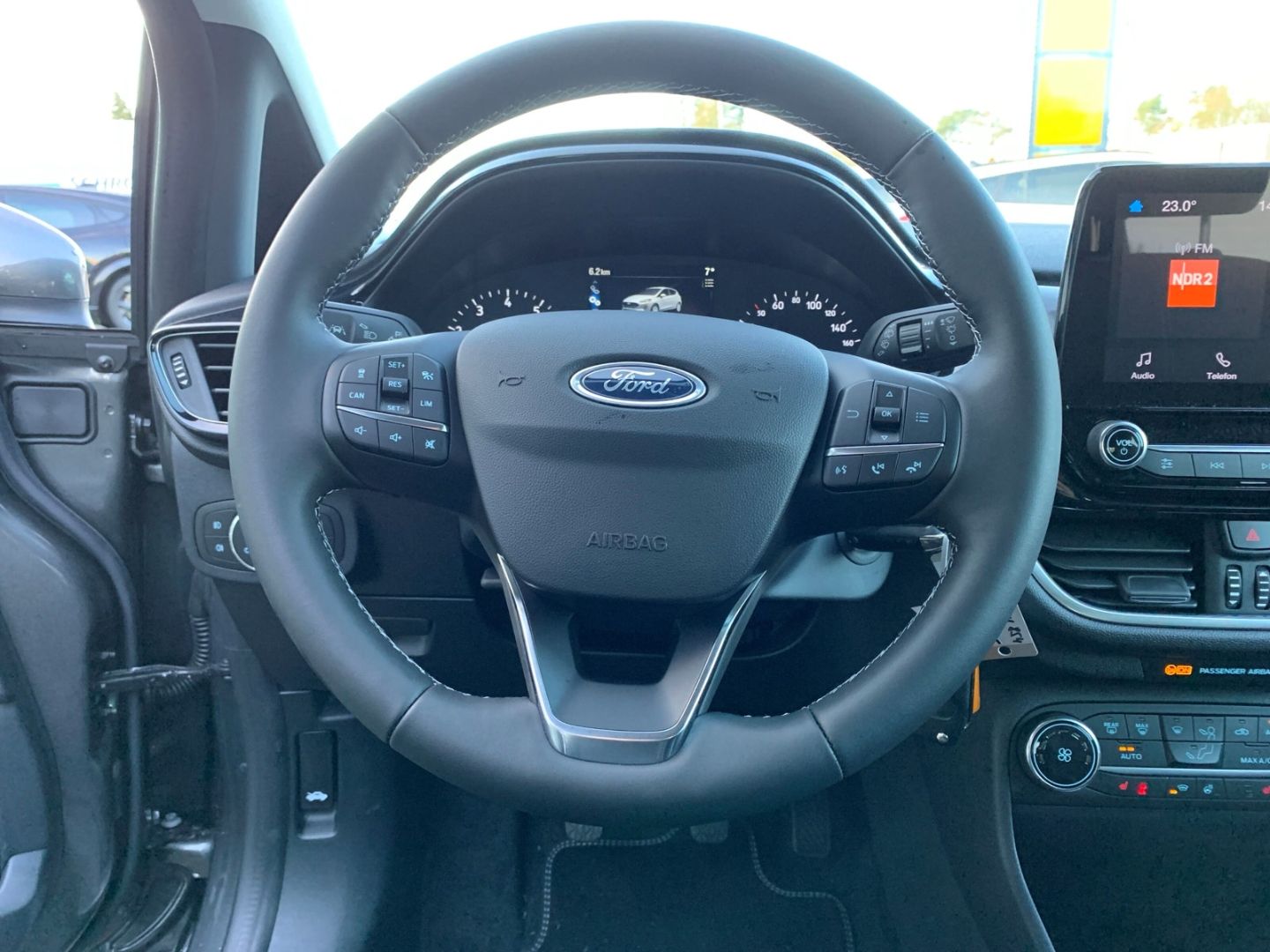 Fahrzeugabbildung Ford Fiesta Titanium 1.0 EcoBoost, Sitzheizung, Lenkr