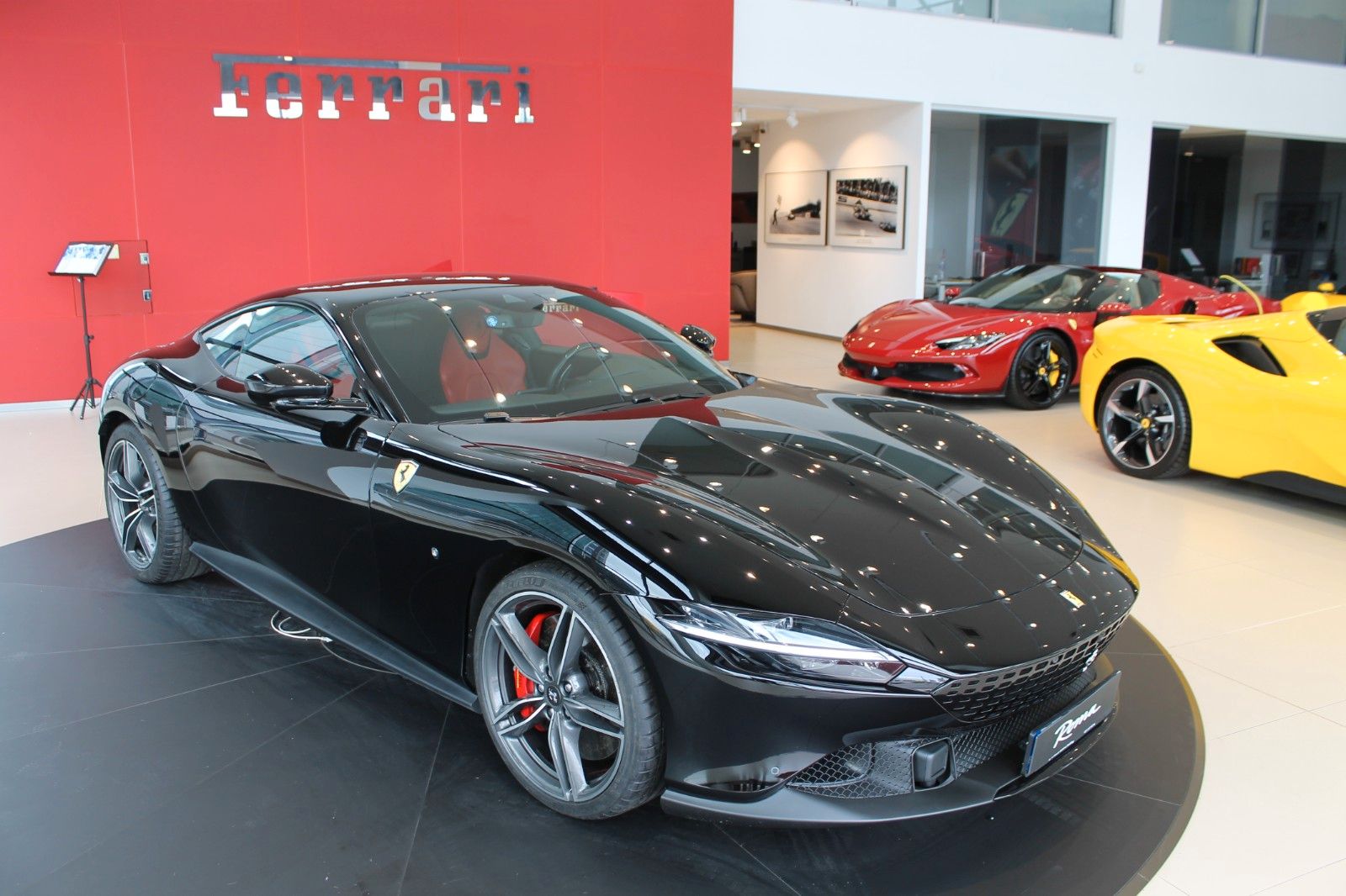 FERRARI Roma