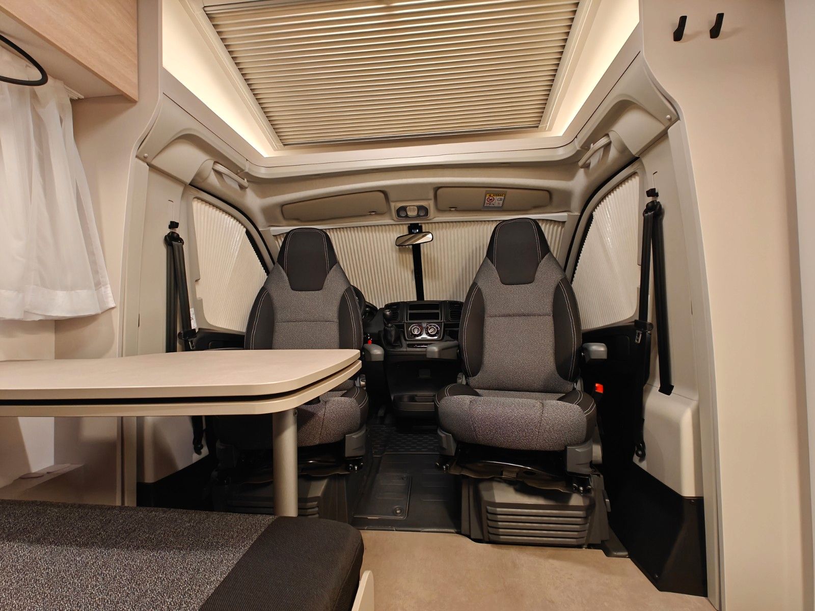 Fahrzeugabbildung LMC Tracer V 670 - Tracer Van Paket, 140PS, MJ2026 -