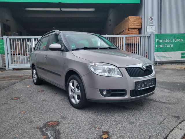 Skoda Fabia Combi Elegance 1.6 SHZ PDC Tüv Neu