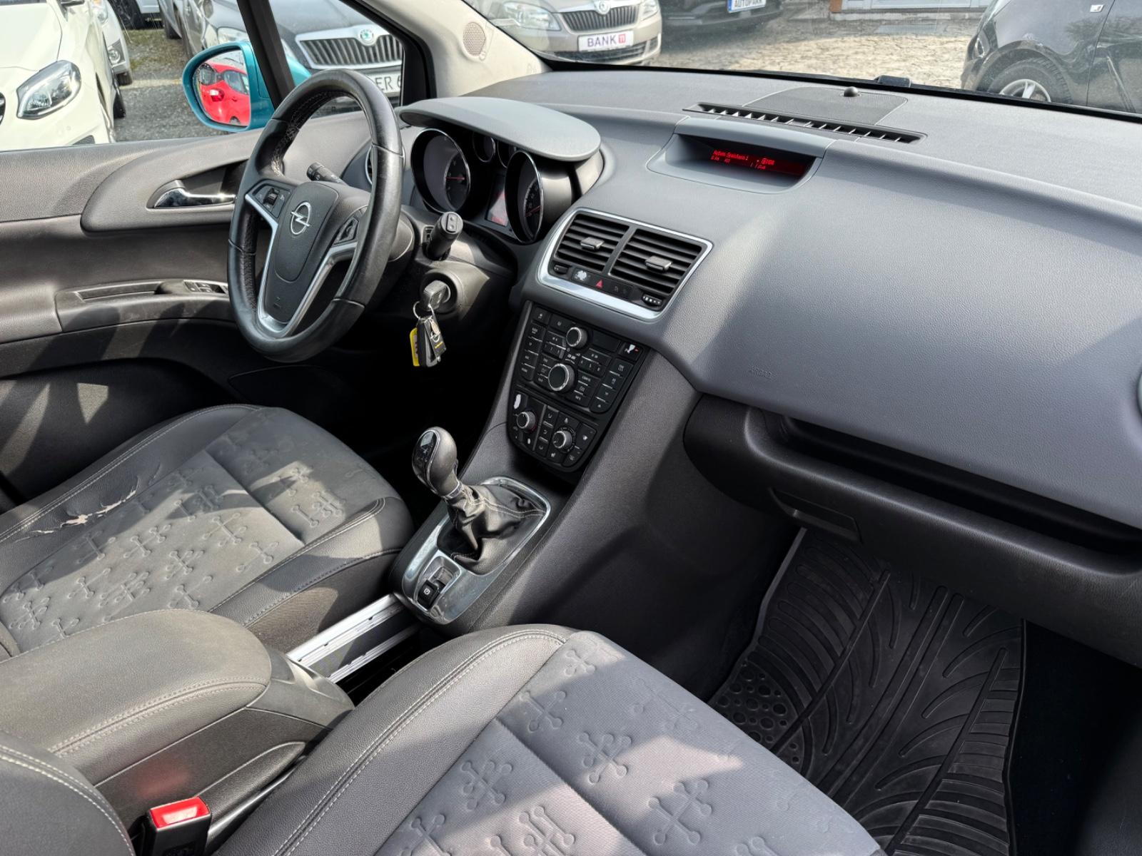 Opel Meriva 2011 — rear view