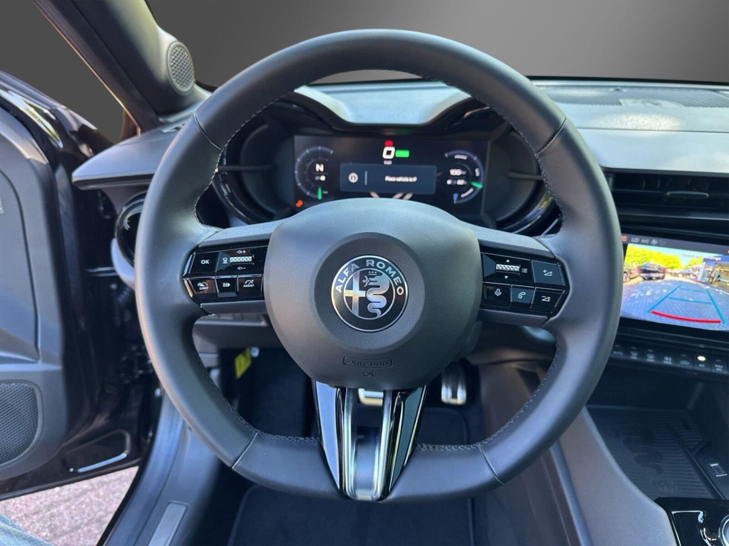 Fahrzeugabbildung Alfa Romeo Junior Ibrida TI 1,2 VGT 107kW MY26-Panoramadach