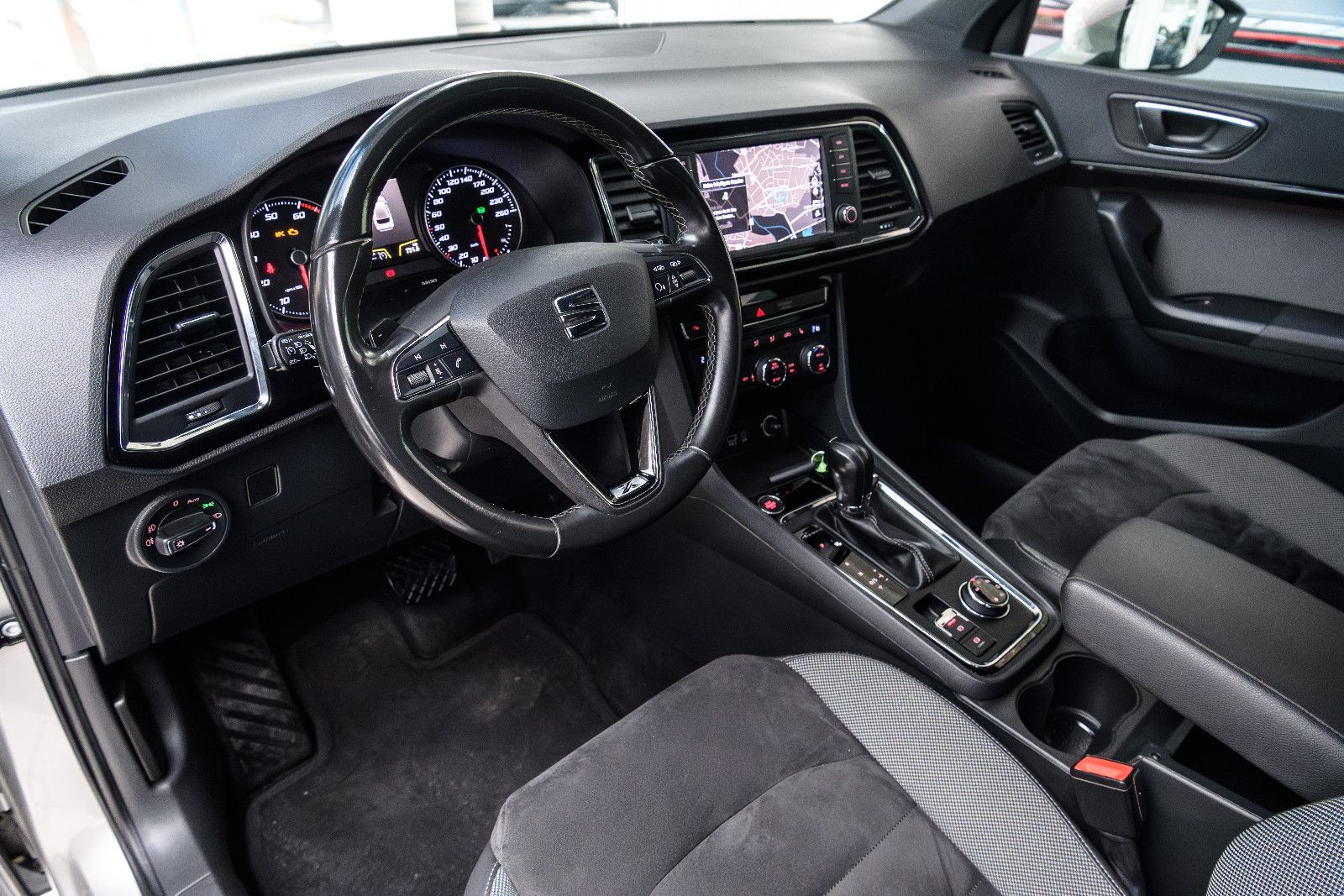 Fahrzeugabbildung SEAT Ateca Xcellence 4Drive +DSG+ Navi + AHK + Kamera