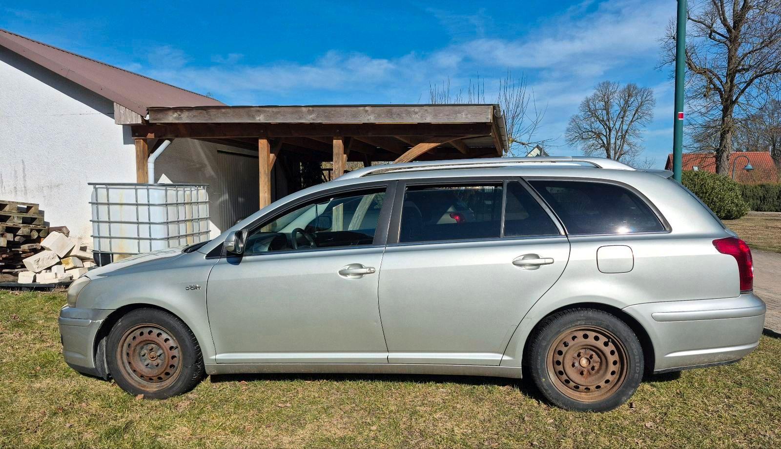 Toyota Avensis 2008 — rear view