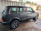 Lada Niva Urban 5-Türer Klima Scheckheft 1. Hand - scheckheftgepflegte Lada Niva