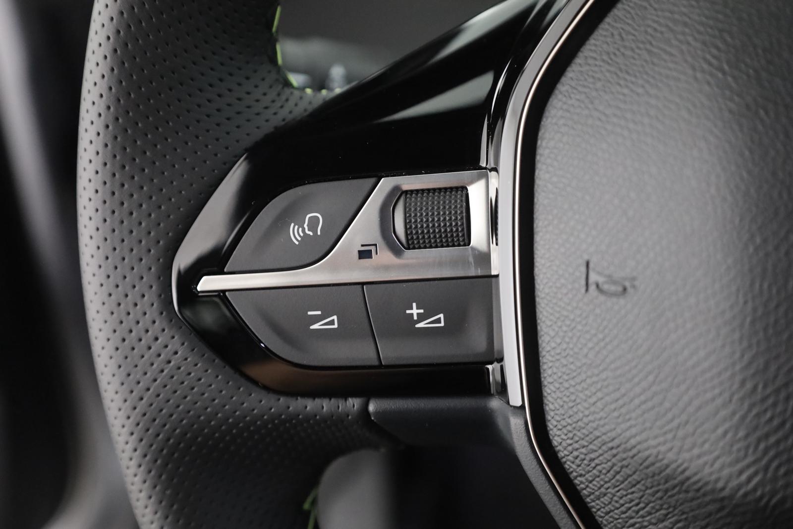 Peugeot 2008 GT 1.2 Hybrid 145 Aut. LED ACC Navi