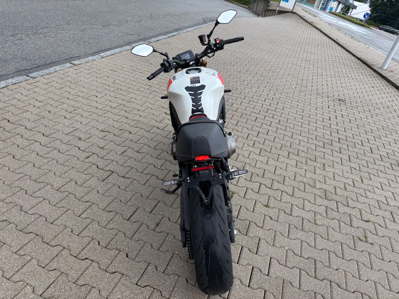 Fahrzeugabbildung Yamaha XSR 900 kurzer Kennzeichenhalter