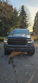 Dodge RAM 1500 Gen 5 Laramie Night Crew Cap - Dodge Gebrauchtwagen in Köln