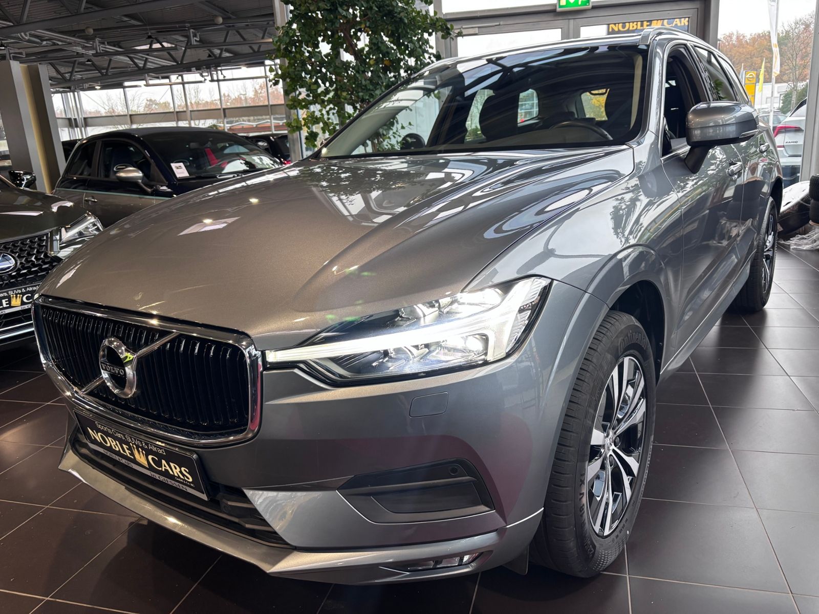 Fahrzeugabbildung Volvo XC60 Momentum Pro 2WD RFK LED LEDER