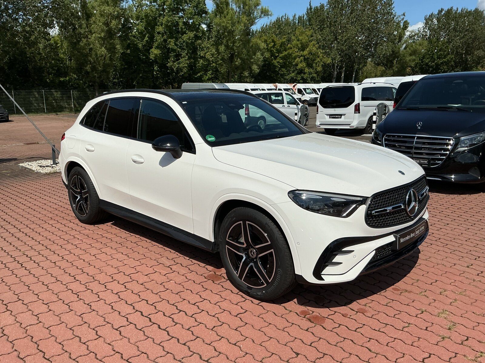 Mercedes-Benz GLC 220 d 4M AMG Pano Distr DigiLight AHK Night imagem 3