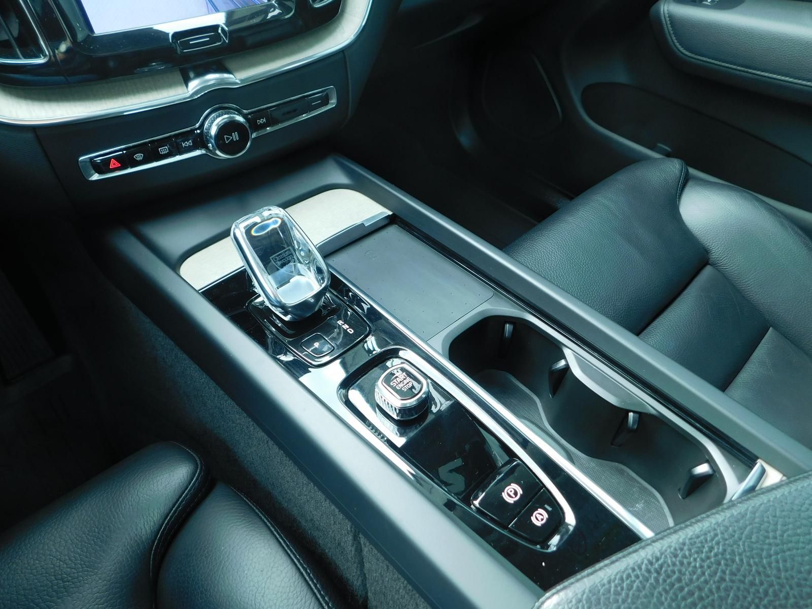 Fahrzeugabbildung Volvo XC60 T8 Recharge Inscription Plug-In Hybrid AWD