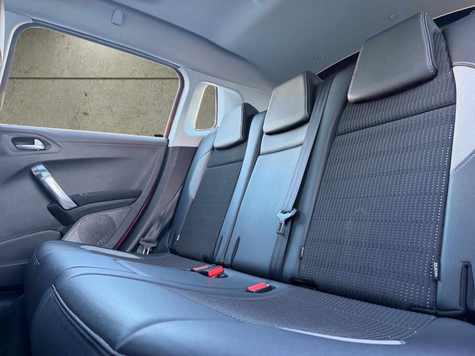 Peugeot 2008 Allure PureTech 110 *PANO*RFK*SHZ*NAVI*TÜV*