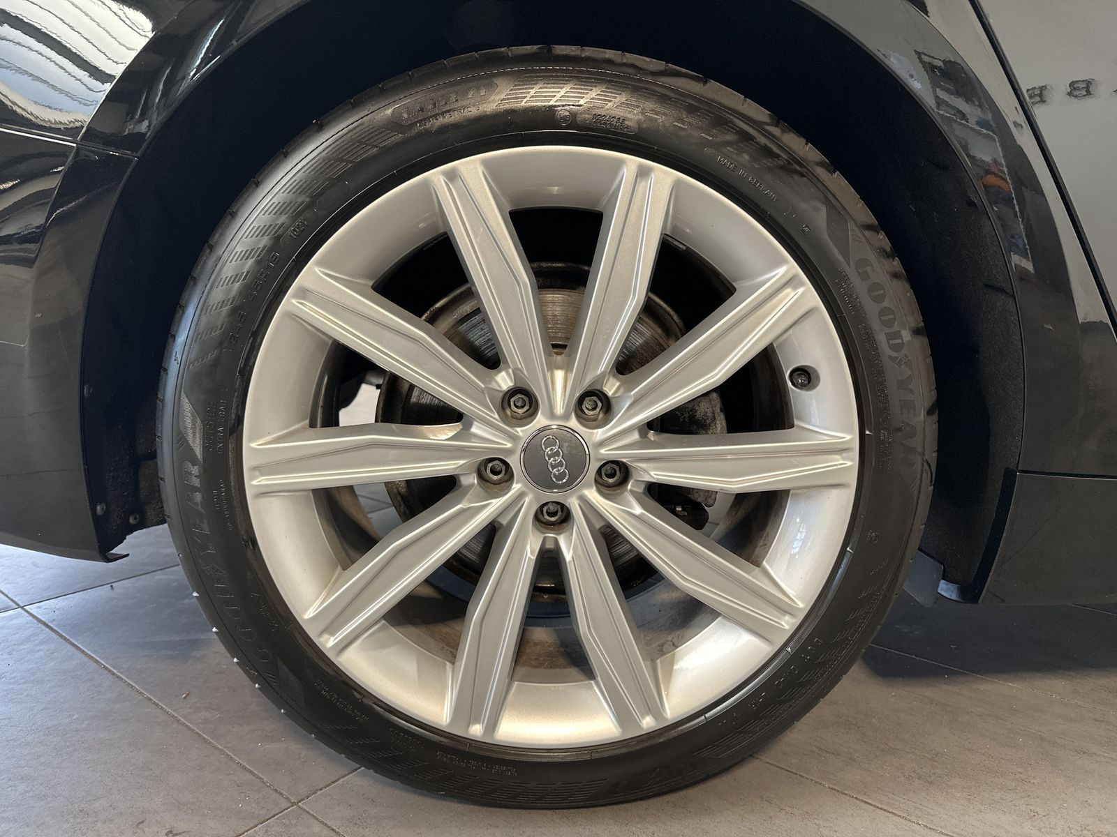 Fahrzeugabbildung Audi A6 Avant 40 TDI S-Line NAV+MATRIX+KAMERA+V-COCK