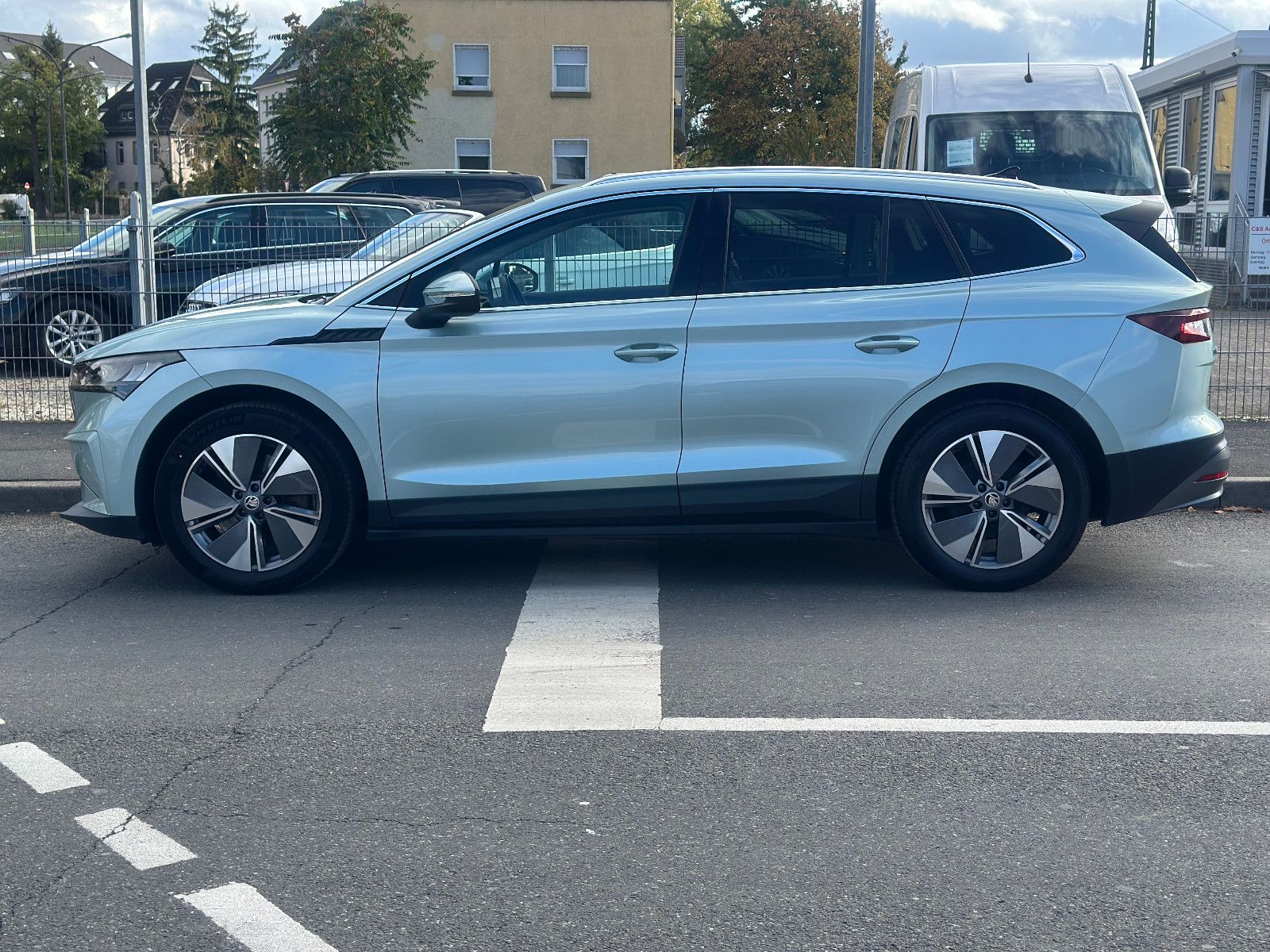 Fahrzeugabbildung SKODA ENYAQ 80 LODGE*1.HAND+AHK+204PS*