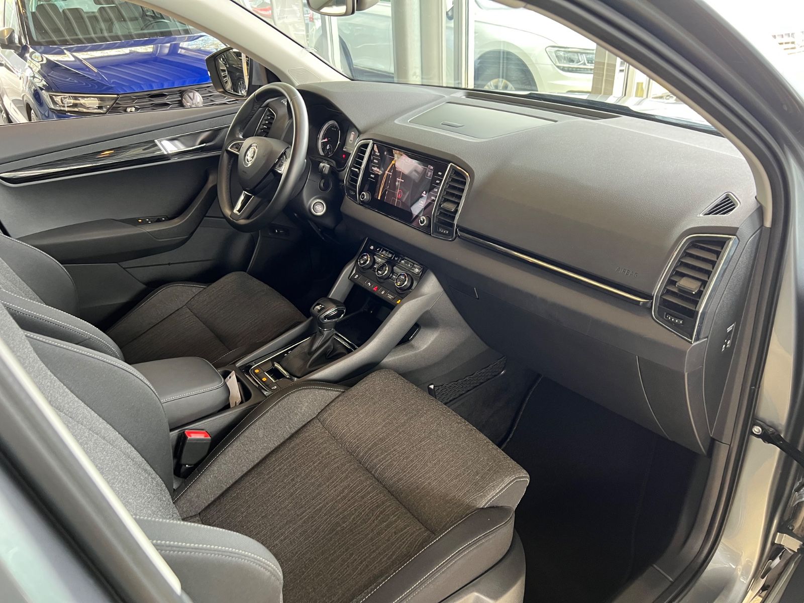 Fahrzeugabbildung SKODA Karoq Style 1.5 DSG *NAVI*KAMERA*CAR-PLAY*AHK*