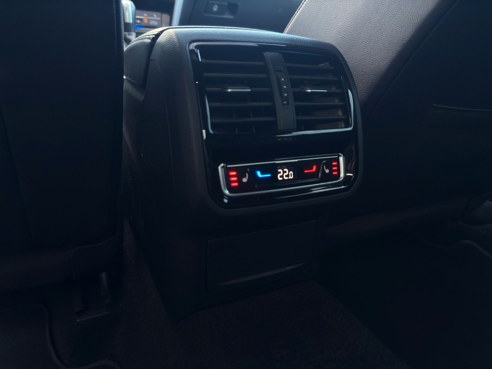 Fahrzeugabbildung Volkswagen Arteon R-Line *Pano*Kamera*Ambiente*ACC*Carplay