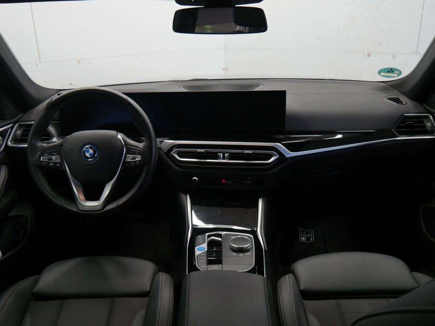 Fahrzeugabbildung BMW i4 eDrive40 Komfortzg. HiFi Sitzheizung